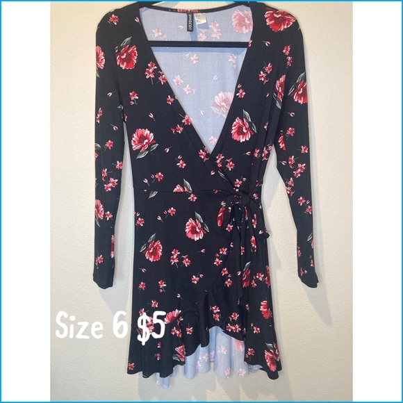 Dresses - Different sizes - Picture 12 of 14